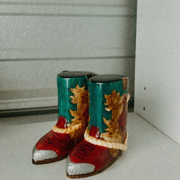 Vintage Handpainted Cowboy Boot S+P Shakers 🤍 - Picture 2 of 6